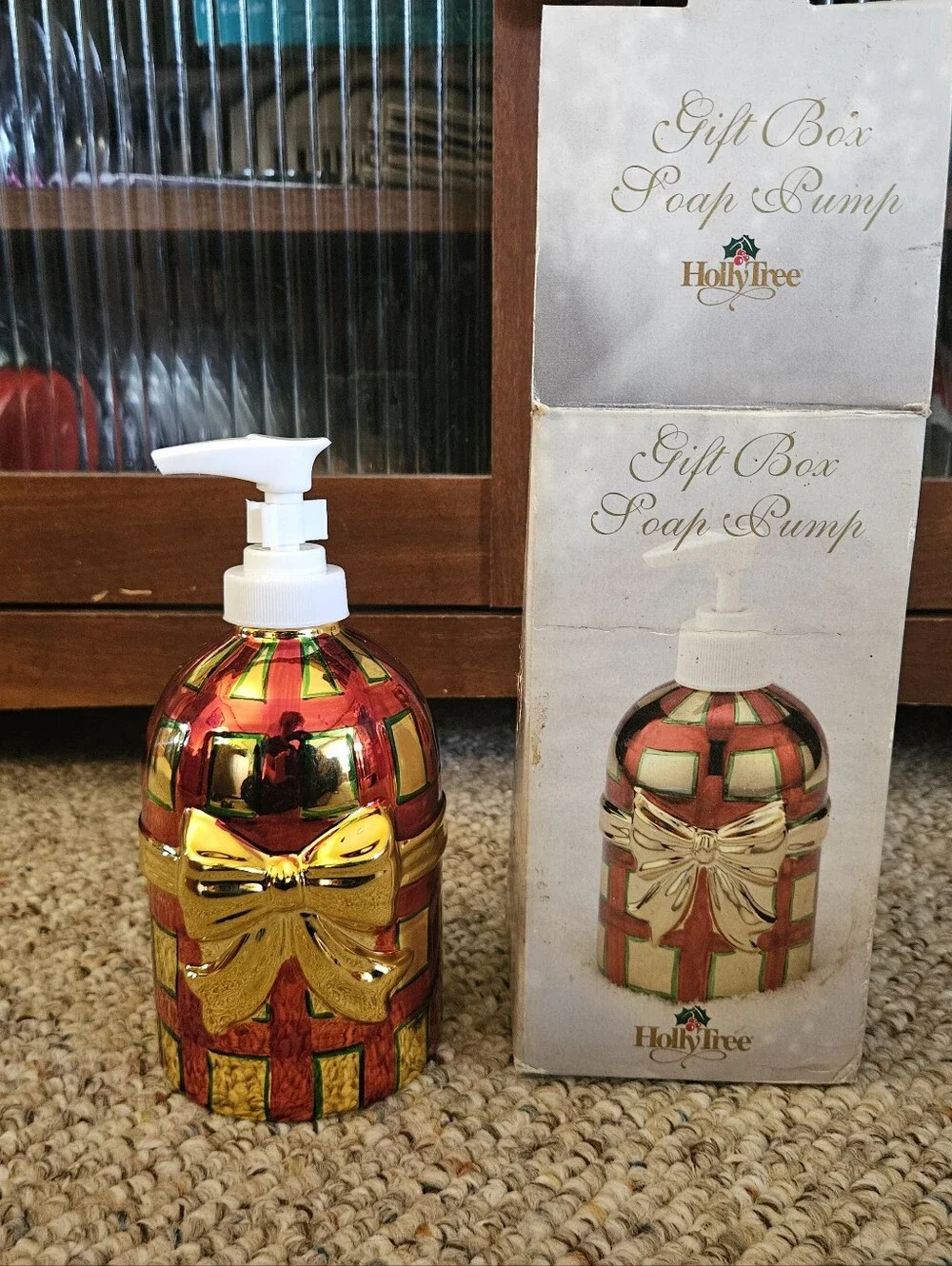 HollyTree Christmas Gift Box Soap Pump